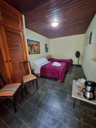 1 double bed, 2 twin beds