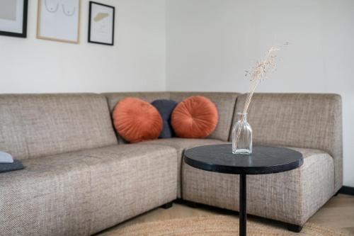 Shared lounge/TV area, Cozy Chalet w terrace in the Middle of the Forest in Veluwe in Elburg