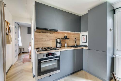 Kitchen, Cozy Chalet w terrace in the Middle of the Forest in Veluwe in Elburg