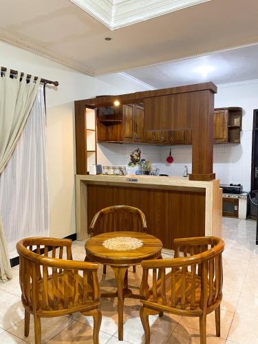 Faciliteiten, dAlvin near Komodo Airport