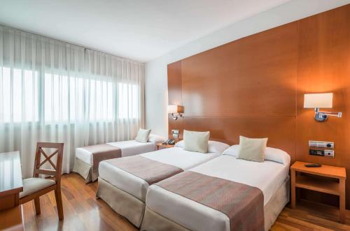 3 twin beds