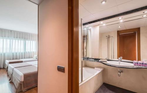 room detail thumbnail 2