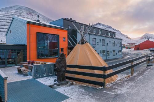 ทัศนียภาพภายนอกโรงแรม, สวัลบาร์ด โฮเต็ล โปลฟาเรเรน (Svalbard Hotell | Polfareren) in ลองเยียร์เบียน