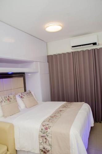 Stylish Condo at Shore 2 Residences near MOA & Airport, Manila