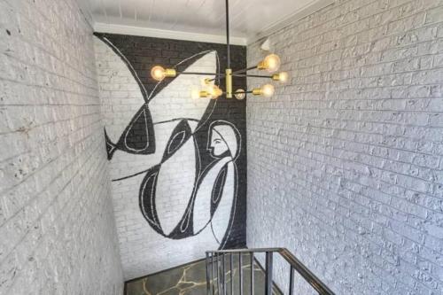 Spacious condo with easy access to Uptown