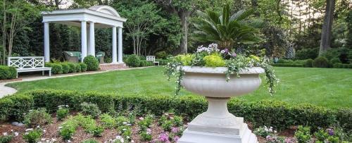 Spacious condo with easy access to Uptown