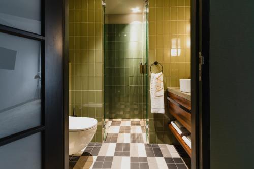 room detail thumbnail 2