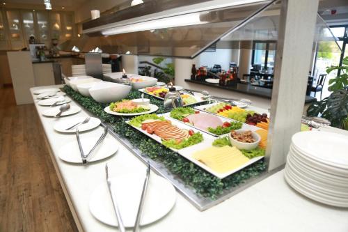 Aliments i begudes, Blue Lagoon Hotel and Conference Centre in East London