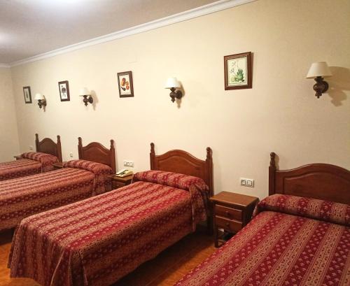4 twin beds