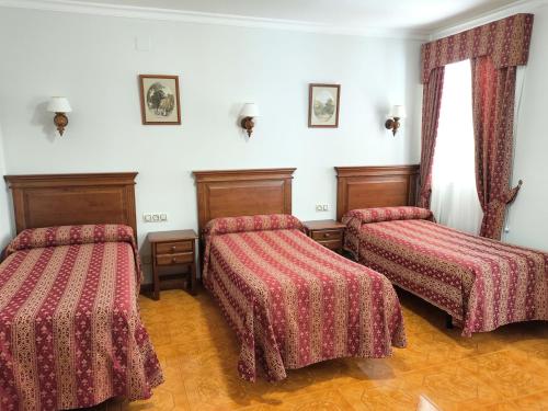 3 twin beds