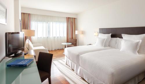 Double or Twin Room (2 Adults + 2 Children)