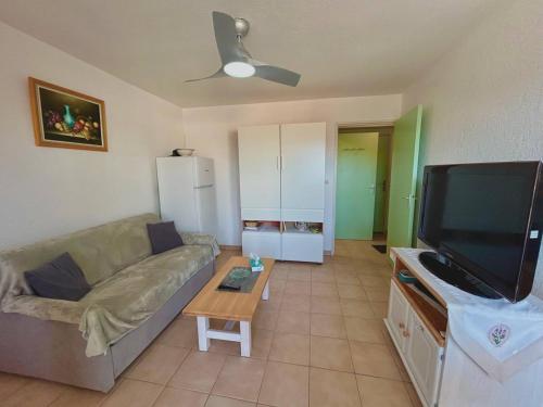 Appartement T2 Lumineux avec Parking Privé et Piscine près de la Plage - FR-1-388-223