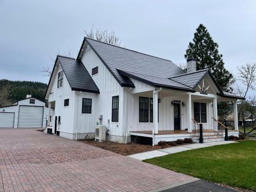 . Fabulous Solar Powered Farmhouse