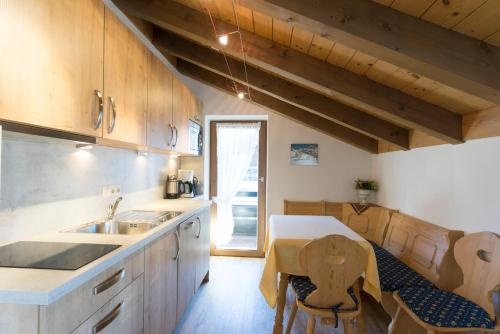 One-Bedroom Apartment image 5