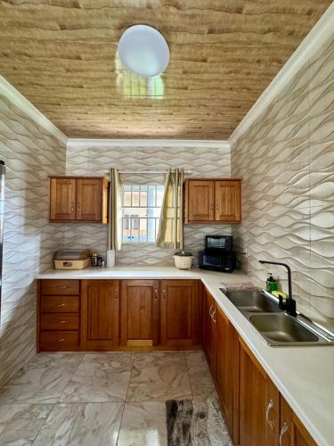 廚房, Serene Farm Stay 30 Min Away in 瓦尼卡