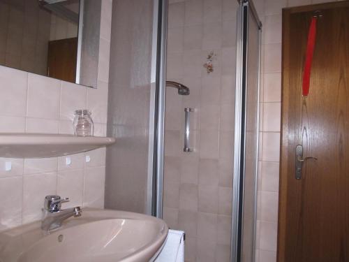 One-Bedroom Apartment image 2