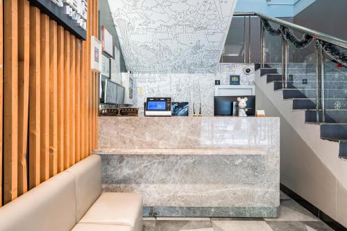 米果悅思酒店（上海火車站店） (Meego Yes Hotel) in 靜安區及上海火車站