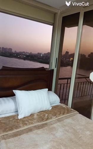 شارع عبدالعزيز آل سعود منيل الروضة (شارع عبدالعزيز آل سعود منيل الروضة) near St George-templom