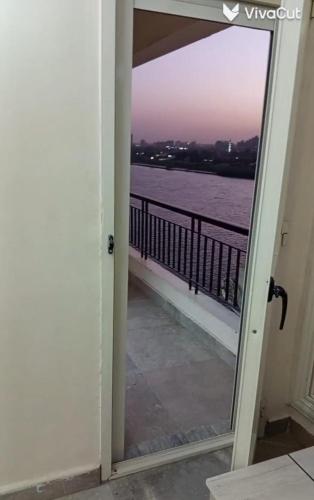 شارع عبدالعزيز آل سعود منيل الروضة (شارع عبدالعزيز آل سعود منيل الروضة) near St George-templom