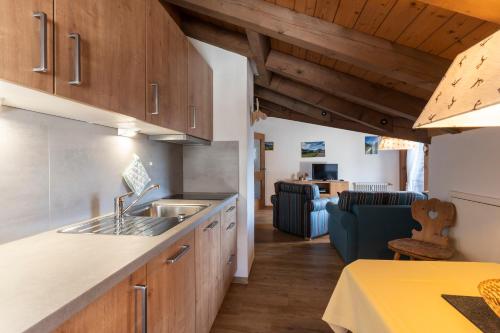 One-Bedroom Apartment image 3