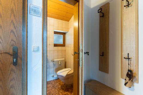 One-Bedroom Apartment image 6