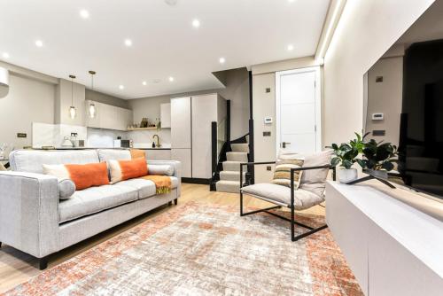 Upscale 3-BR Haven in Highend and Trendy Location