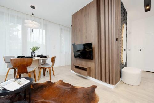 Apartment Sarmacka Wilanów with Parking Sauna & Gym by Noclegi Renters - image 5