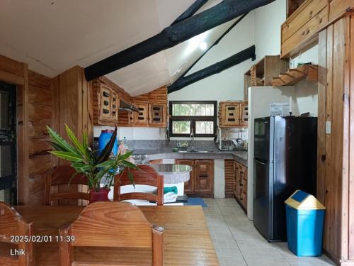 Hilltop Cabin Hilltop Cabin