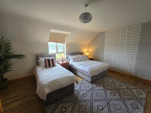 5 Bed House - Sleeps 14 - Pets - Garden - Parking, Killybegs