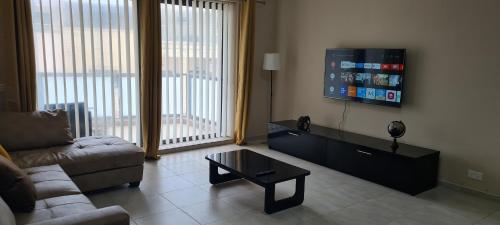 Large Apartment in Marsascala. sleeps 6, Marsaskala (zdjęcie 2)