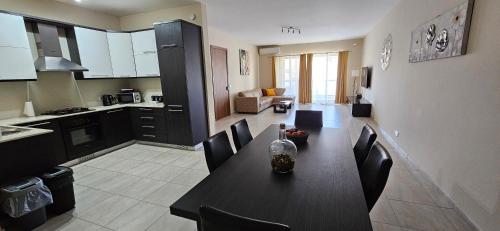 Large Apartment in Marsascala. sleeps 6, Marsaskala (zdjęcie 5)