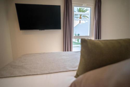 HL Miraflor Suites Hotel - image 11