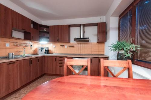 ห้องครัว, Hotel Rozkos in เชสกา สกาลิซ