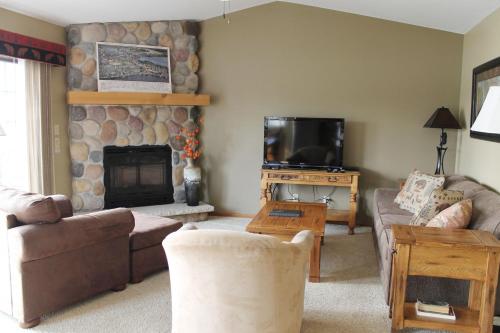 Two Bed Condo at Wild Eagle Lodge on Duck Lake #220, Eagle River (foto 7)