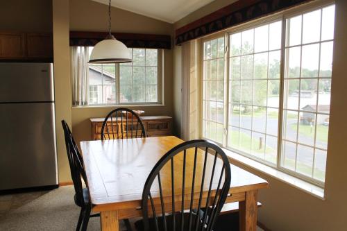 Two Bed Condo at Wild Eagle Lodge on Duck Lake #220, Eagle River (foto 9)