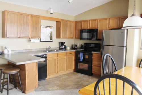 Two Bed Condo at Wild Eagle Lodge on Duck Lake #220, Eagle River (foto 10)