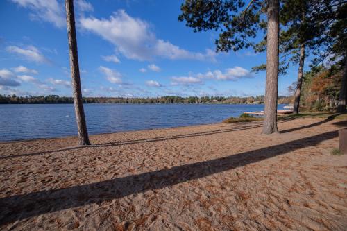 2 bed condo on Duck Lake in Eagle River - main image