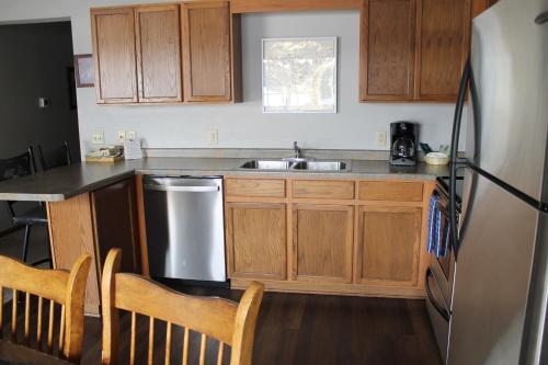2 bed condo on Duck Lake in Eagle River - image 3
