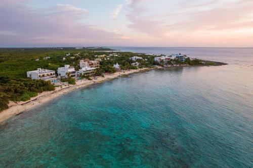CASA MILAH TULUM 8BDR BEACH FRONT PRIVATE-CHEF VILLA WEDDINGS-RETREATS-FAMILY GATHERINGS by Bellamar in Akumal, Mexico