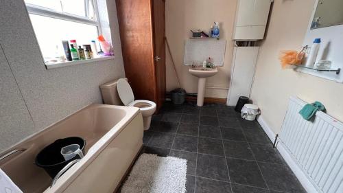 55 Holgate Db Room Shared Bathroom & Kitchen in 特倫特布里奇