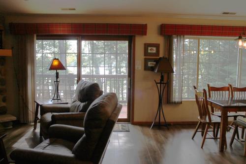 2 bed condo at Wild Eagle Lodge on Duck Lake, #201, Eagle River (fotografie 10)