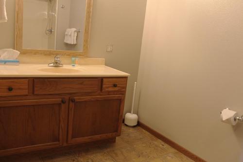 2 bed condo at Wild Eagle Lodge on Duck Lake, #201, Eagle River (fotografie 5)