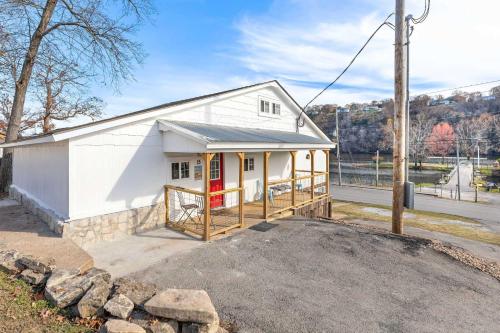 Historic Rockaway Beach Cottage 15 in Forsyth (MO)