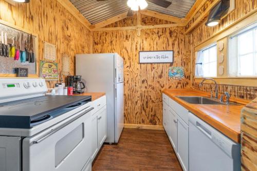 Historic Rockaway Beach Cottage 15 in Forsyth (MO)