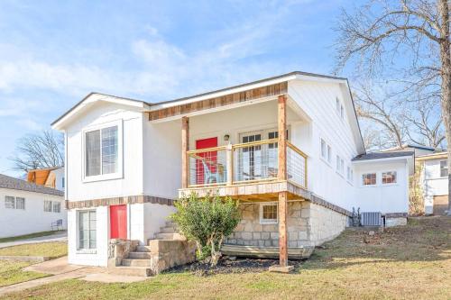 Historic Rockaway Beach Cottage 15 in Forsyth (MO)