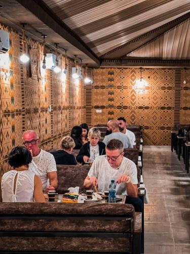 Charlotte luxury camp in ワディ ラム