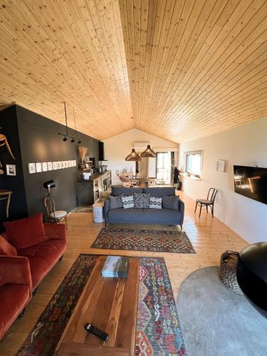 LUZZ me - Casa das Doze Ribeiras in โดเซ ริเบย์ราส