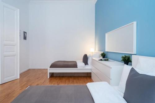 New trendy central apartment at the perfect location - image 5