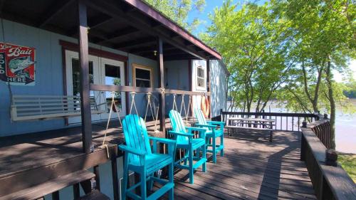 The River Stables in St. Charles, MO in ฮาเซิลวูด (MO)