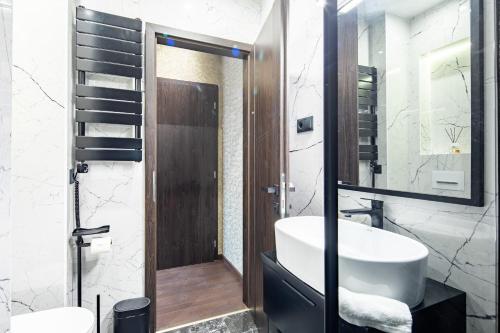 Extreme Central Luxury - image 4